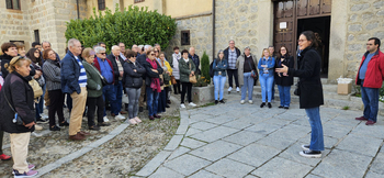 Vecinos de Malagón visitan Ávila tras las Huellas de Teresa