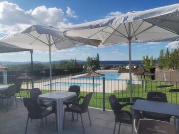 El bar de la piscina de Solosancho, cerrado 