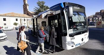 La huelga en el autobús urbano apenas se deja sentir