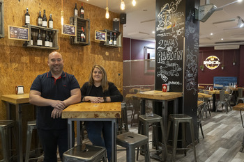 Bocados gourmet en un ambiente muy animado