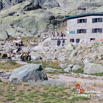 Evacuada en helicóptero una montañera desde la Laguna Grande