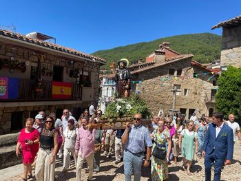 Piedralaves arropa a San Roque en su día grande