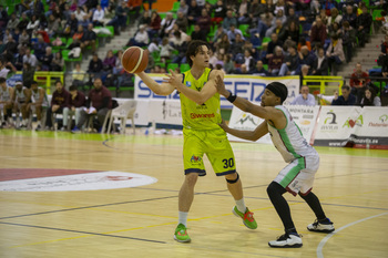 Ian Vivero vestirá una campaña más la camiseta del Óbila