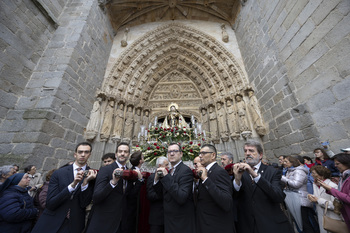 Ávila arropa a La Santa en su día grande