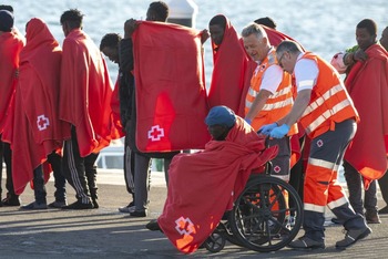 Rescatan a 47 migrantes de un naufragio cerca de Lanzarote