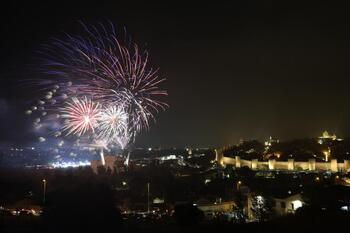 Fuegos artificiales para iluminar el cielo de Ávila