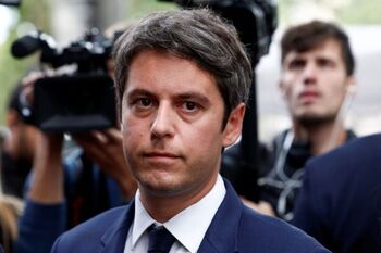 Attal seguirá como primer ministro francés en funciones