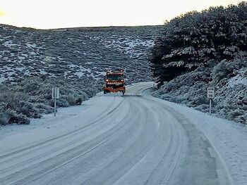 Trece quitanieves actúan en 70 carreteras de la provincia