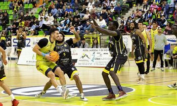 El Hotel 4Postes se deshilacha en Oviedo en el tramo final