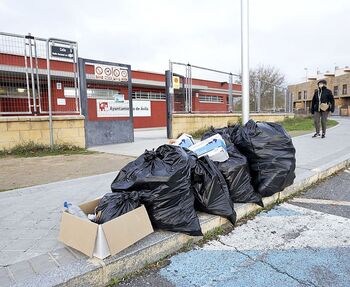 Llamamiento al «civismo» a quienes dejan la basura en la calle