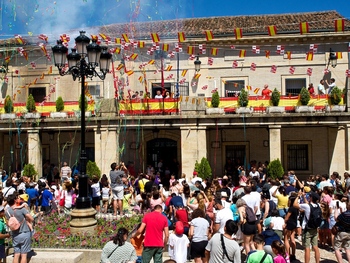 El chupinazo marca el inicio de las Ferias y Fiestas en Arenas