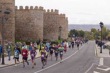 La Ávila Monumental cerca del medio millar de participantes