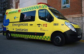 Catorce jóvenes heridos tras caer una escalera en un instituto