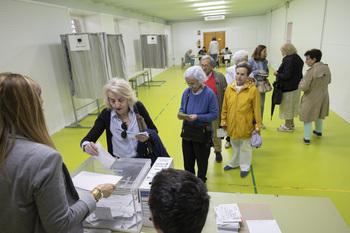 Elecciones: problemas con una cerradura y falta de un censo