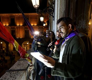 Carlos Casillas abre las fiestas bajo la protesta de las peñas