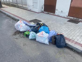 Acumulación de bolsas de basura