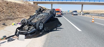 Un hombre herido tras volcar su vehículo en la A-50