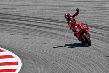 Bagnaia empieza fuerte su asalto a Martín en Barcelona