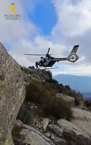 Rescatan a un montañero que se lesionó ascendiendo a El Torozo