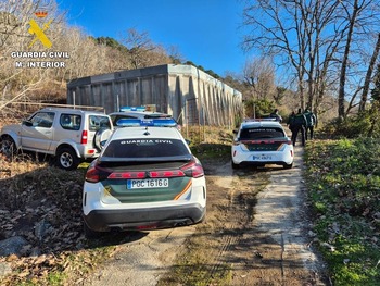 Hallan un cadáver calcinado junto al depósito de Poyales