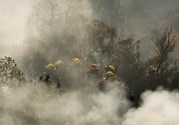 Aumentan a 24 los muertos por los incendios en Los ángeles