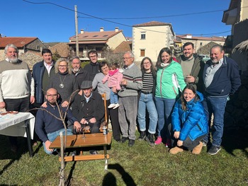 Hoyos del Espino homenajea a su vecino más longevo